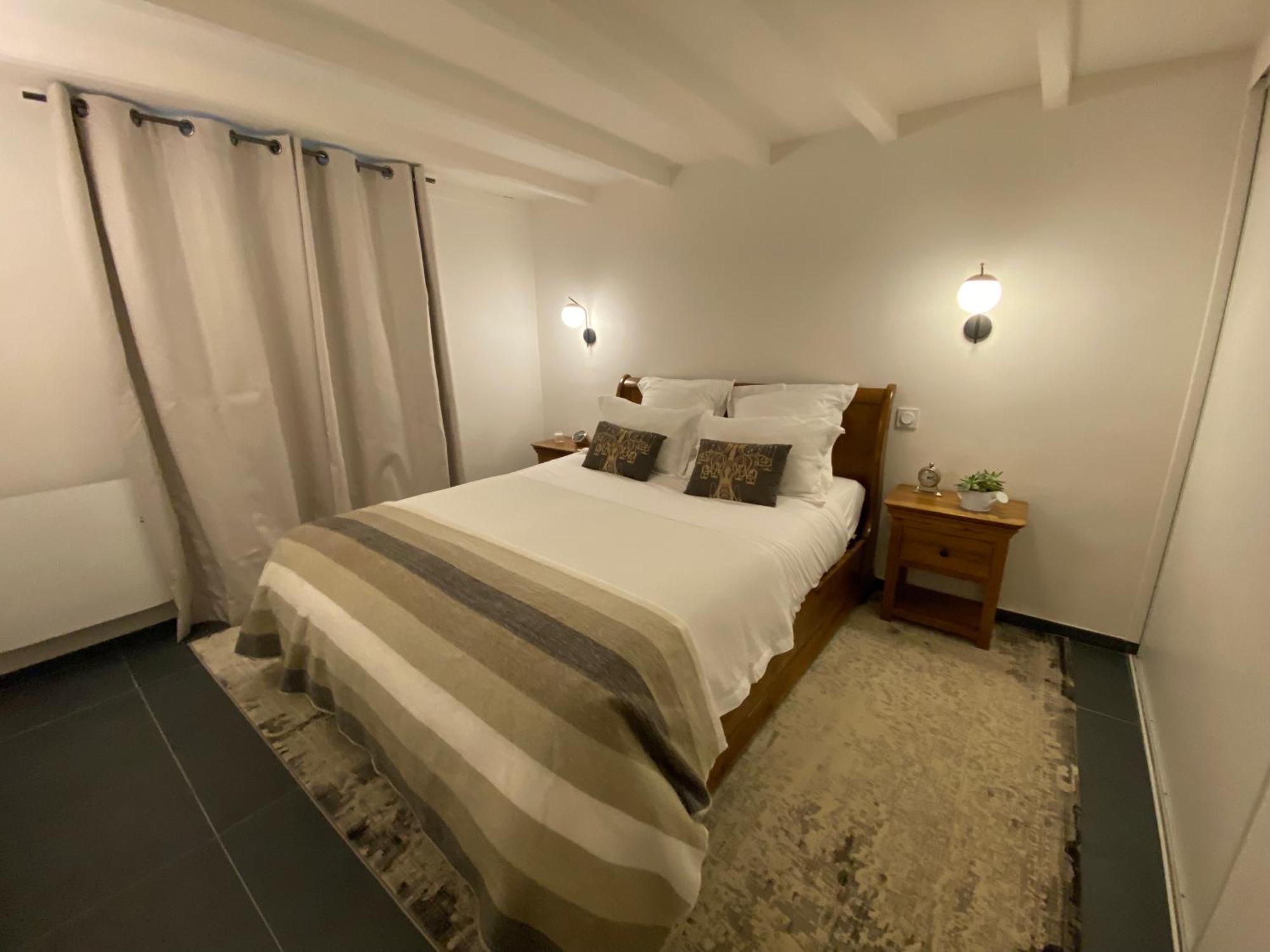 Appartement Avec Piscine Privee Dans Residence Pour 6 Personnes Uzes Ngoại thất bức ảnh