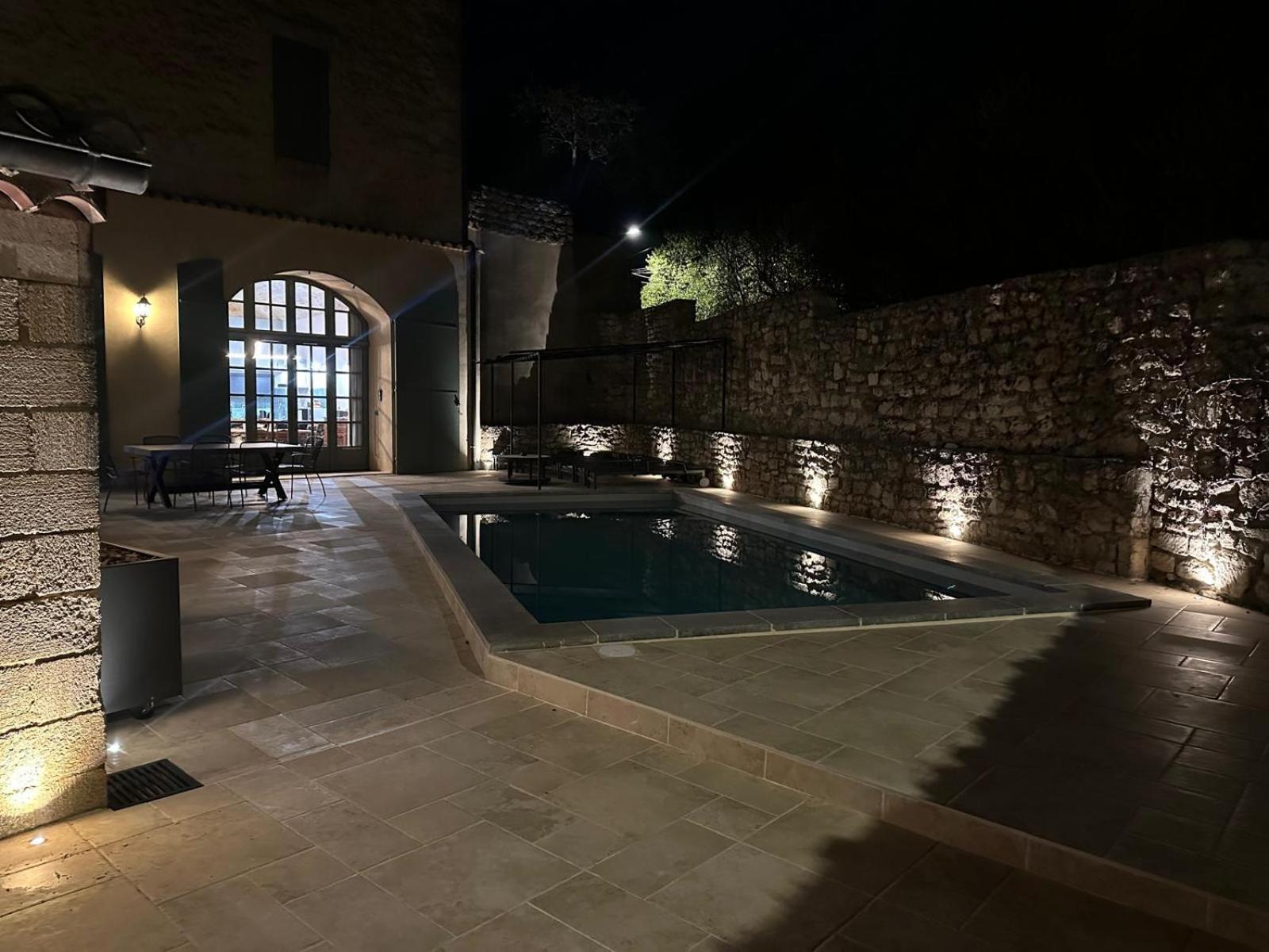 Appartement Avec Piscine Privee Dans Residence Pour 6 Personnes Uzes Ngoại thất bức ảnh